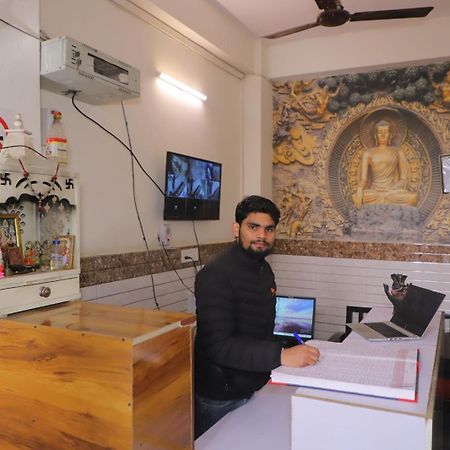 Hotel Aditya Residency Near Sector 63 Metro Station Noida Extérieur photo