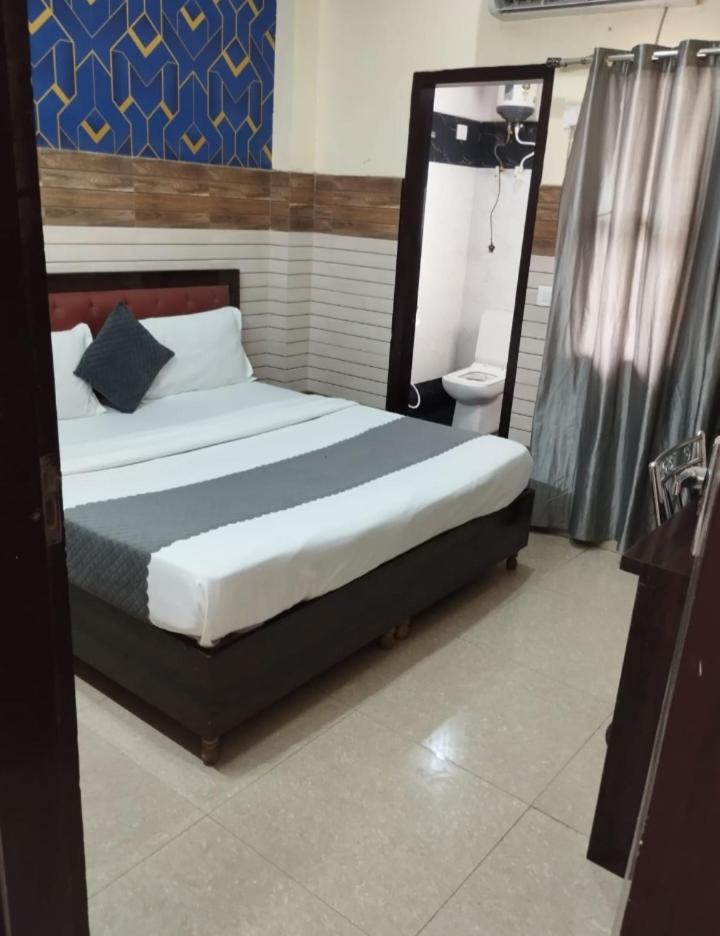 Hotel Aditya Residency Near Sector 63 Metro Station Noida Extérieur photo