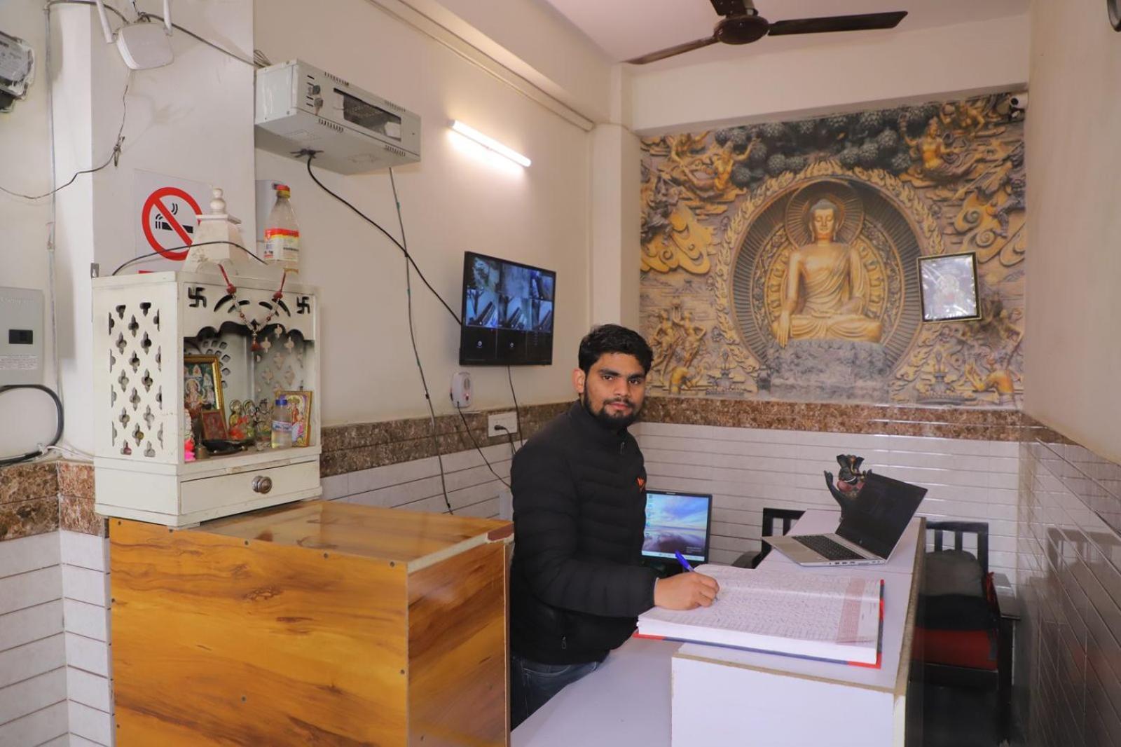 Hotel Aditya Residency Near Sector 63 Metro Station Noida Extérieur photo
